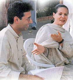 IYC President, Shri Randeep Singh Surjewala presenting National Executive & State Presidents Resolution committing unflinching support of Youth Congress Cadre in the Country to Smt. Sonia Gandhi on 9th Nov 2000